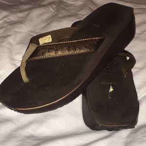 Volatile flip-flops